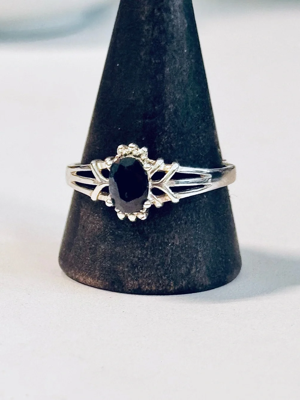 Vtg AVON Sterling Silver Black Sapphire Ring (10)
